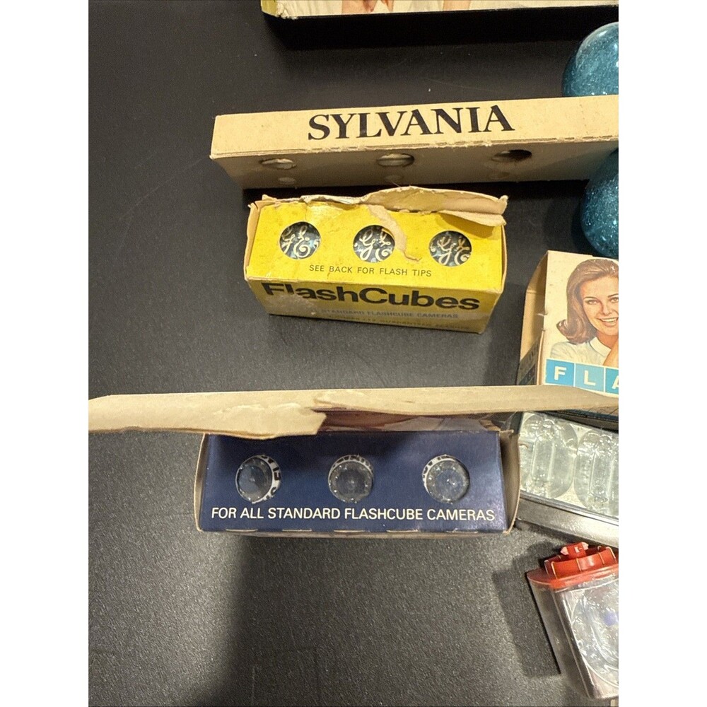 Vintage Sylvania Flashbulbs Flashcubes Blue Dot Bulbs Assorted Mixed Cubes Bar - Picture 3 of 6